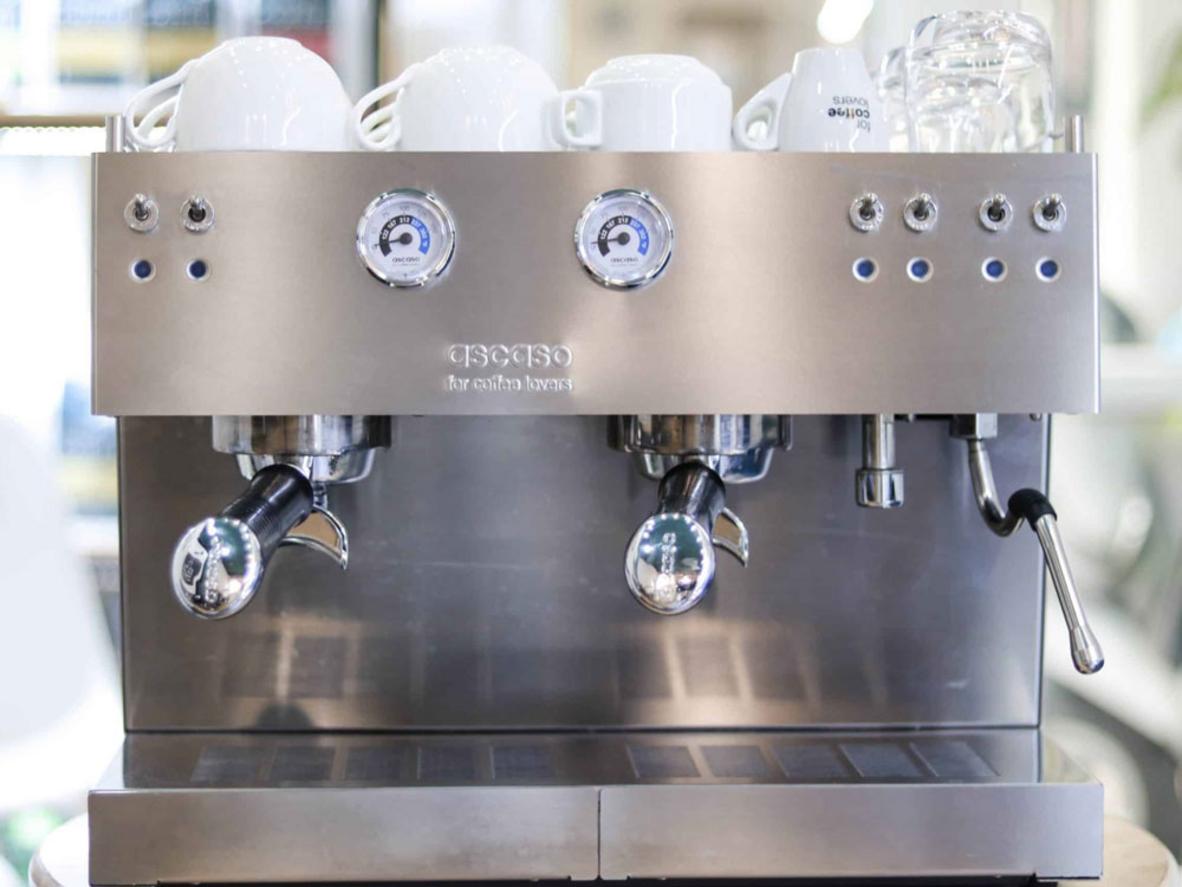 Áp lực bơm 20 atm hỗ trợ chiết xuất espresso đậm và ổn định.