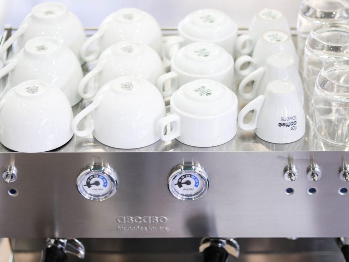 Công suất 3.112W giúp máy đáp ứng tốt nhu cầu phục vụ liên tục trong giờ cao điểm.