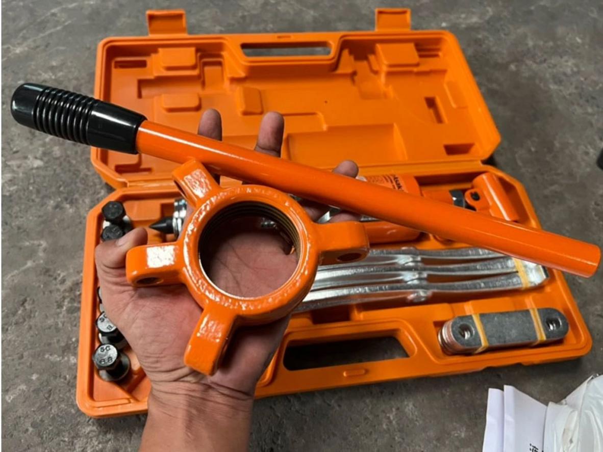Lực 10 tấn hỗ trợ tháo chi tiết kẹt cứng nhanh và ít tốn sức hơn.