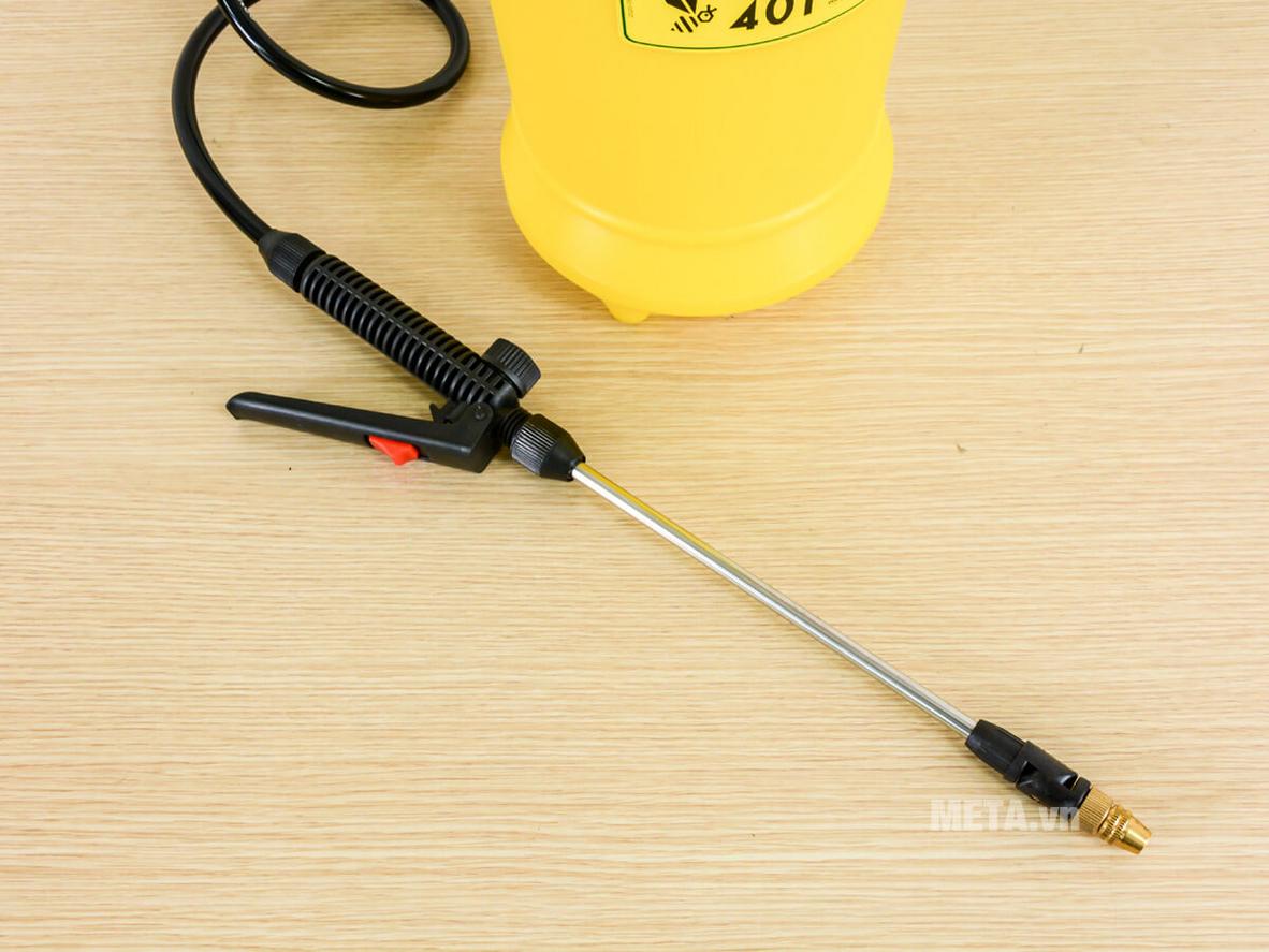 Béc xoay 180 độ giúp đổi hướng phun linh hoạt ở những vị trí khó tiếp cận.