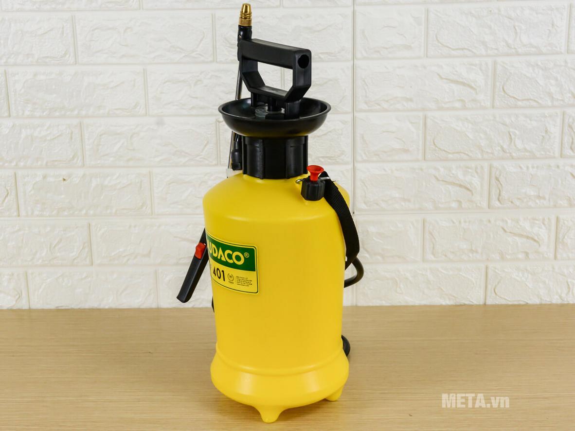 Béc xoay 180 độ giúp đổi hướng phun linh hoạt ở những vị trí khó tiếp cận.