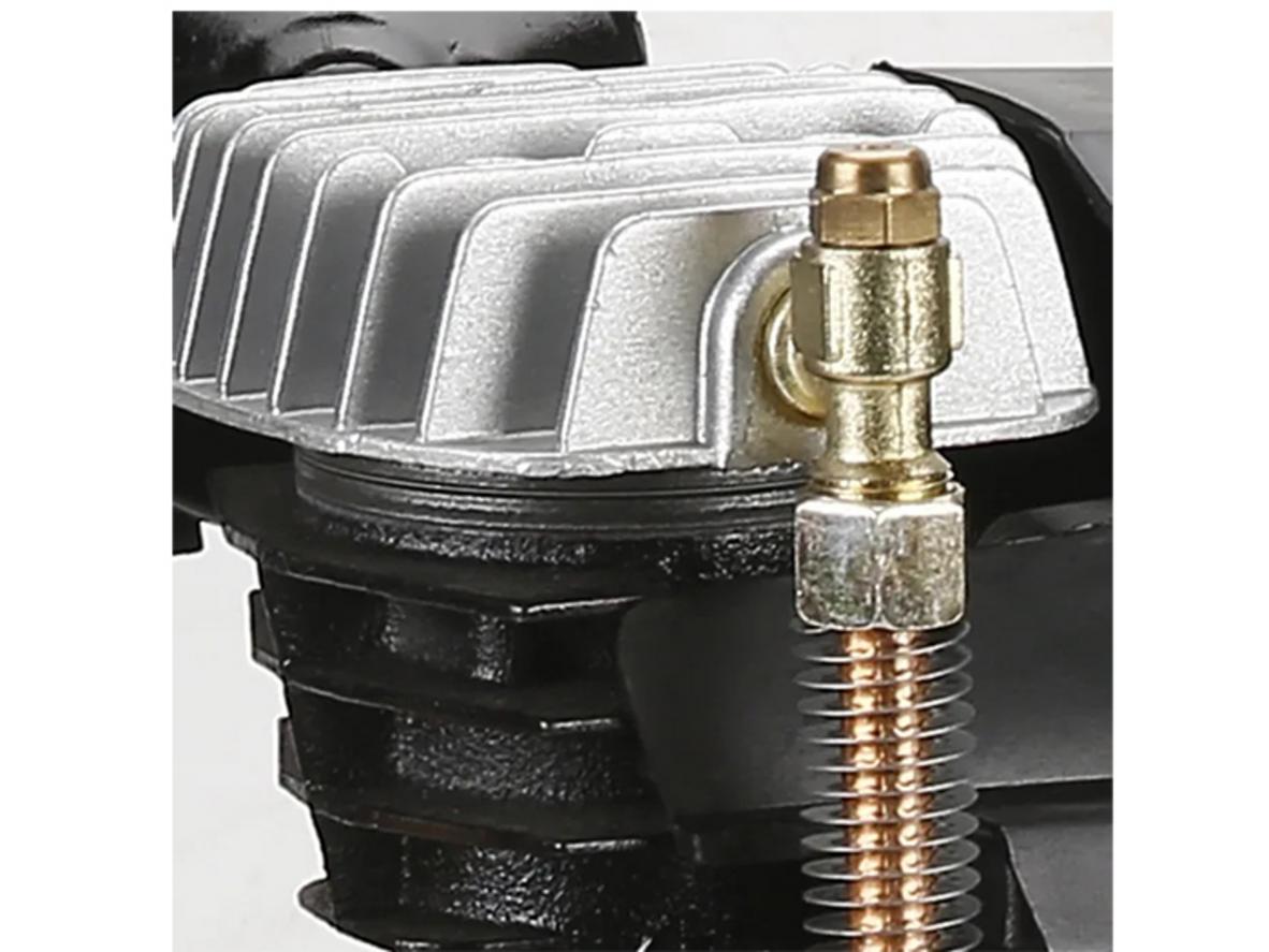 Bình 100 lít và công suất 3HP giúp máy làm việc ổn định hơn.