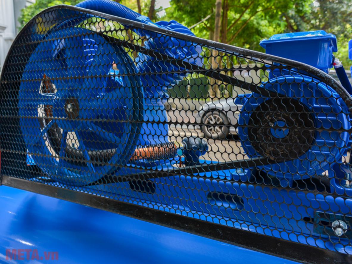 Bình 330 lít và lưu lượng 600 lít/phút giúp khí ra đều hơn
