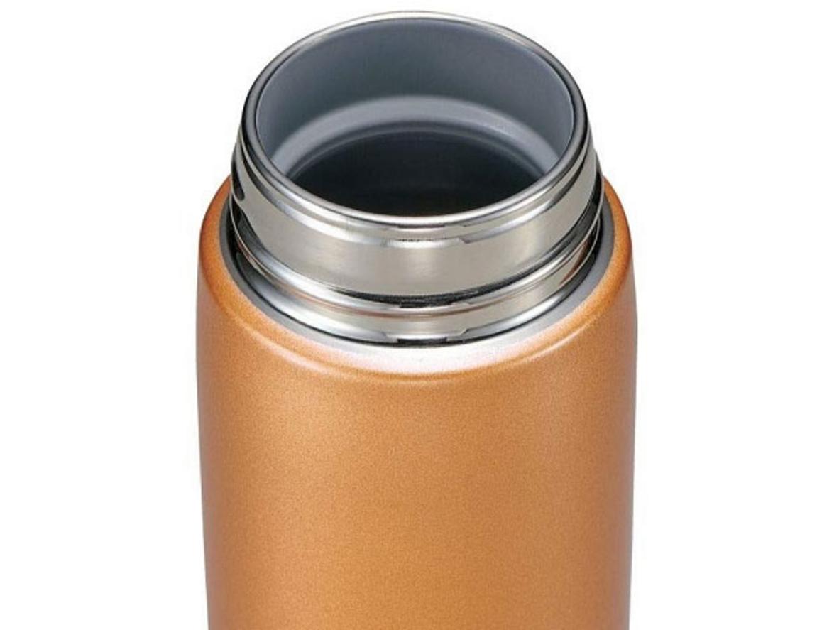 Miệng bình rộng 4cm hỗ trợ sử dụng và vệ sinh.