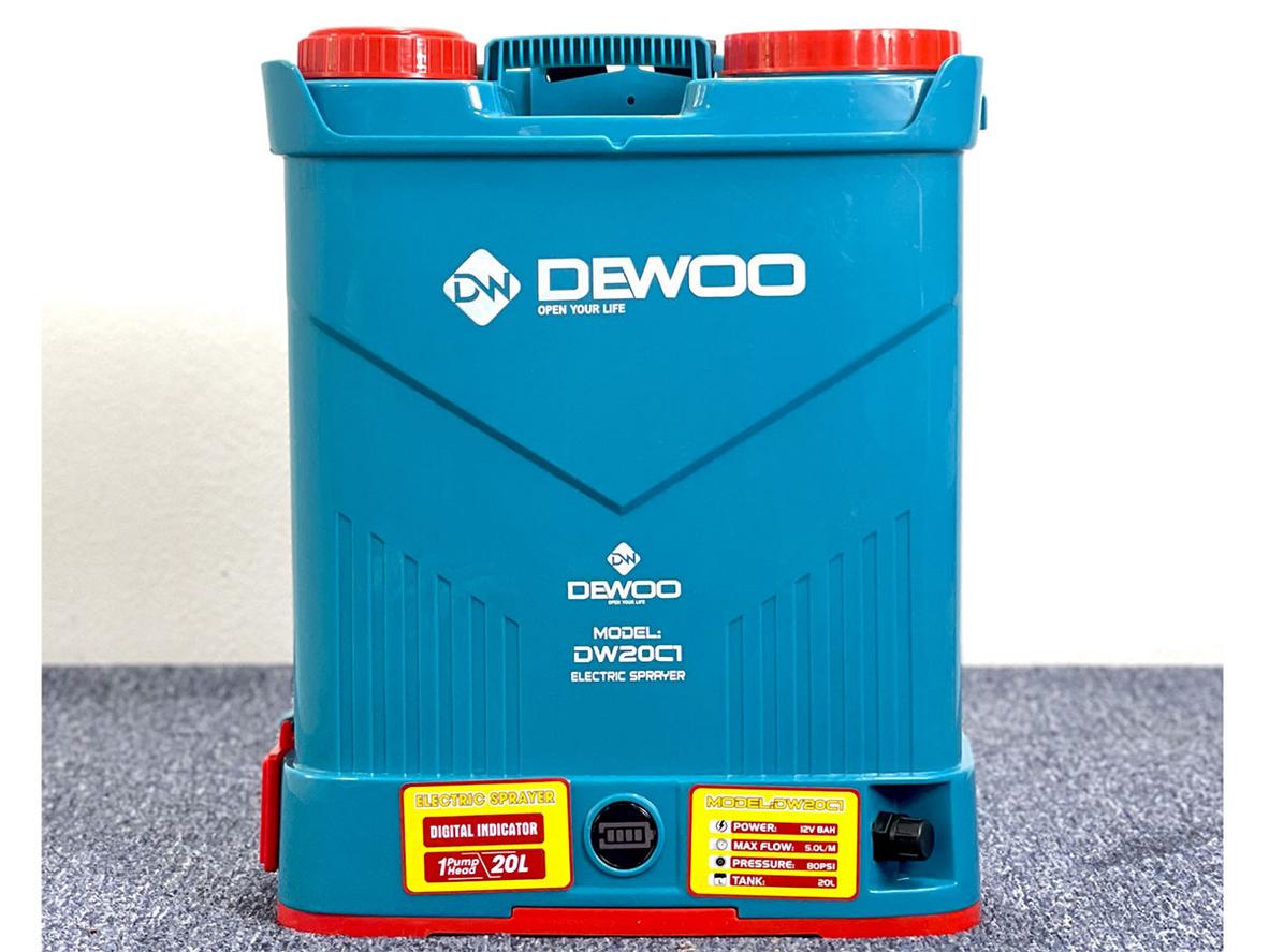 Bình phun thuốc Dewoo DW20C1 20 lít chạy điện, phù hợp nông hộ và nhà vườn.