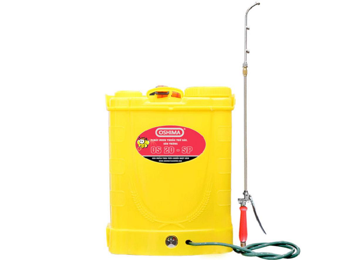 Bình phun thuốc diệt côn trùng Oshima OS20-SP thiết kế gọn, đeo êm, phù hợp phun xịt liên tục.