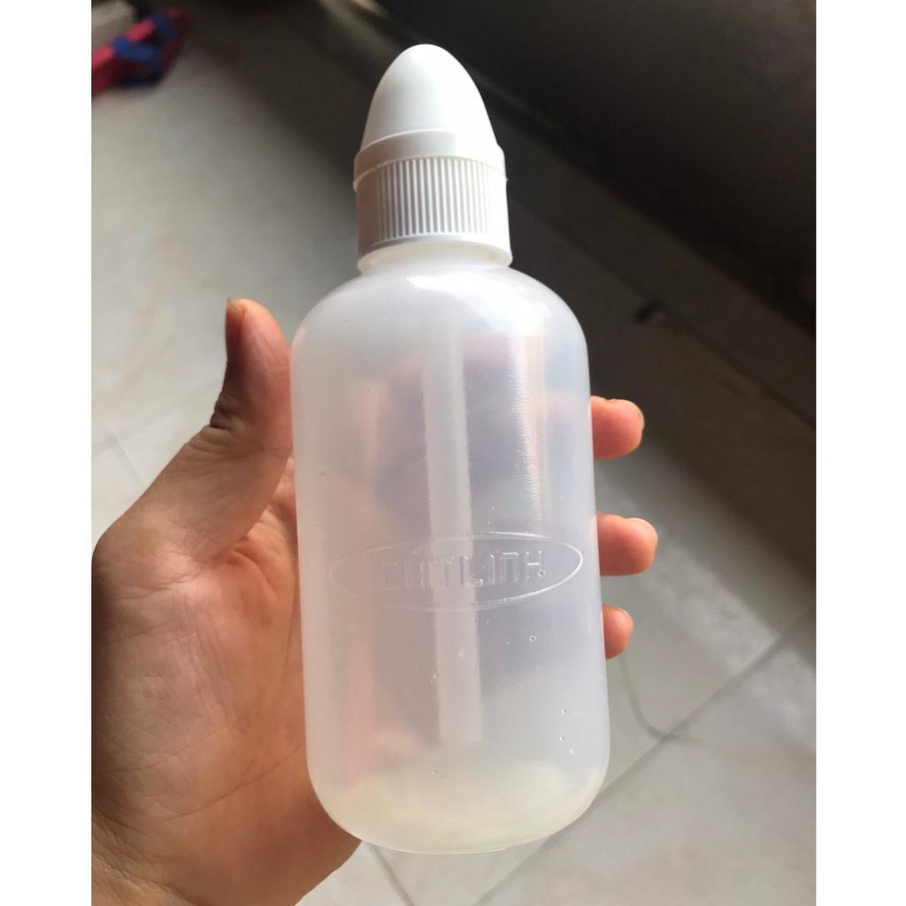 Thiết kế bóp nhẹ, dễ thao tác cho thói quen rửa mũi hằng ngày.