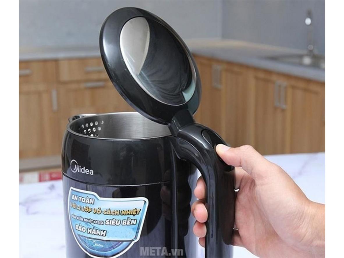 Bình siêu tốc Midea MK-317DB 1,7 lít phù hợp cho nhu cầu đun nước nhanh mỗi ngày.
