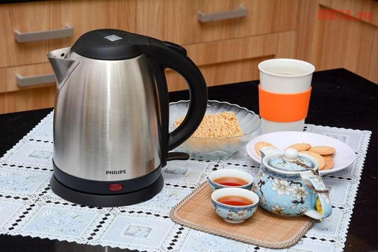 Thiết kế inox và đế Strix tạo nên trải nghiệm đun nước ổn định.