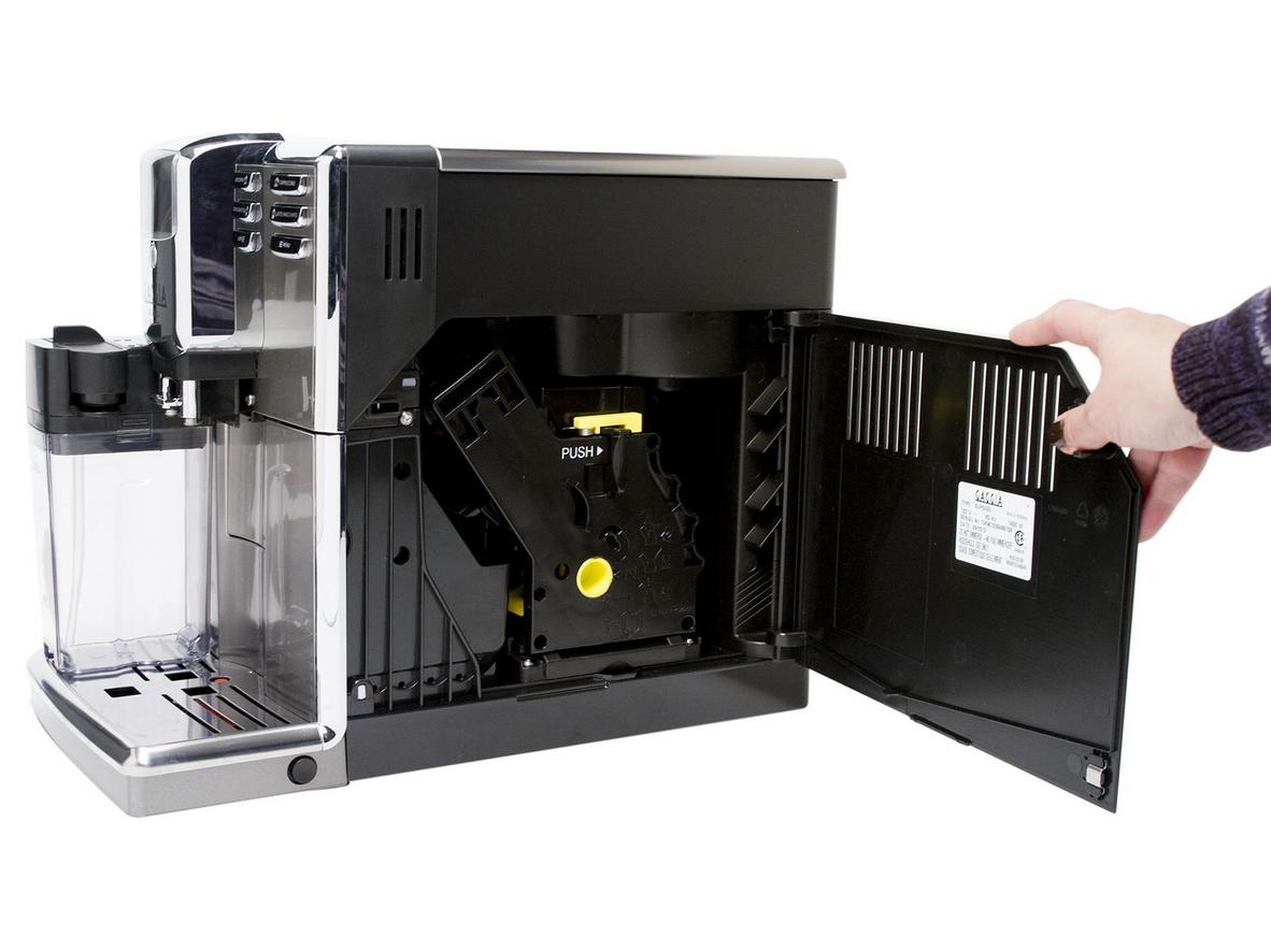 Bình sữa 500ml hỗ trợ pha cappuccino và latte macchiato nhanh, gọn.