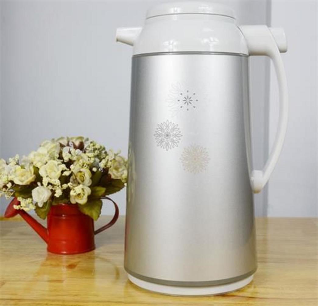 Bình thủy bấm rót Zojirushi AFFB-16 dung tích 1.6 lít, thao tác rót một chạm tiện lợi.