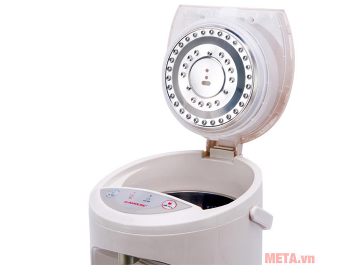 Cột hiển thị mực nước giúp theo dõi lượng nước còn lại dễ dàng hơn.