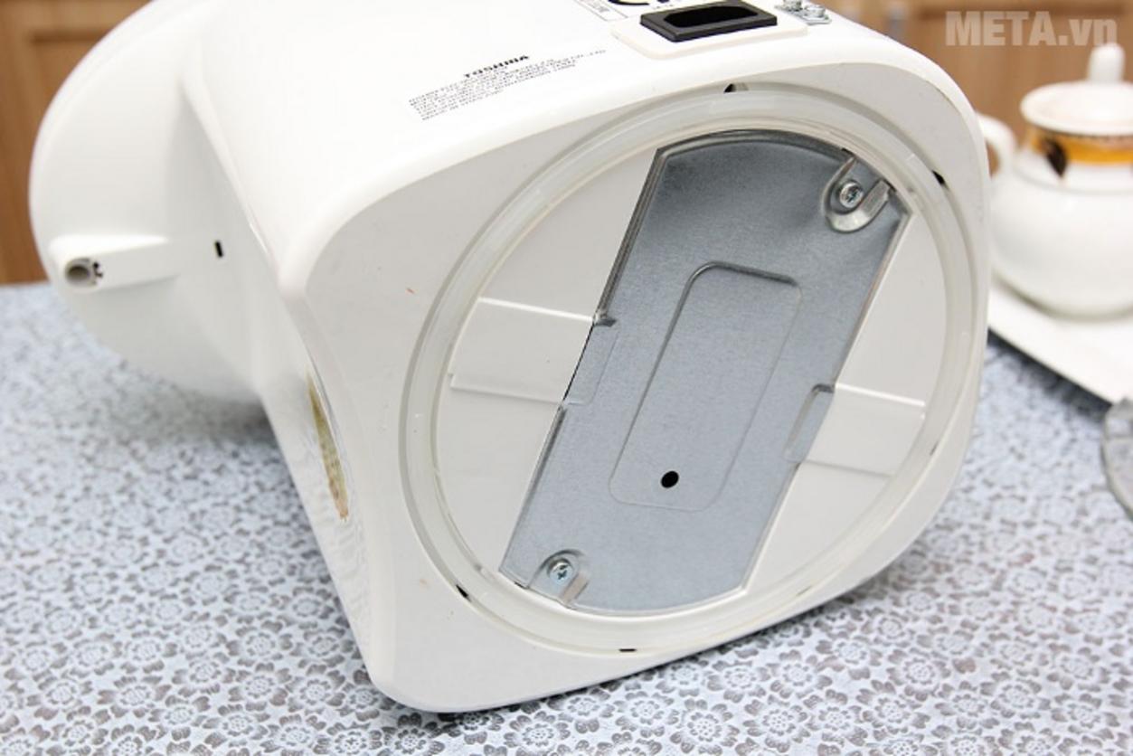 Dung tích 4,5 lít đáp ứng tốt nhu cầu nước nóng dùng nhiều lần trong ngày.
