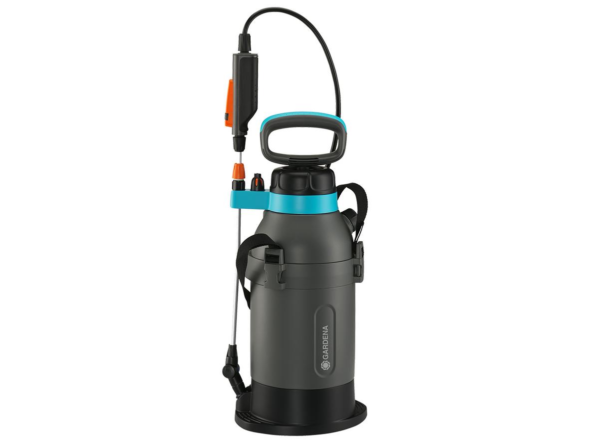 Bình tưới cây áp suất 5 lít Gardena PLUS 11138-20 với thiết kế gọn, chắc và dễ thao tác.