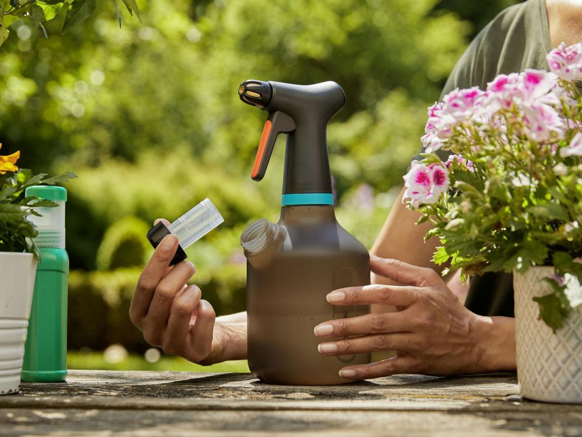 Các chi tiết kỹ thuật giúp bình tưới Gardena 1 lít dễ dùng và bền hơn.