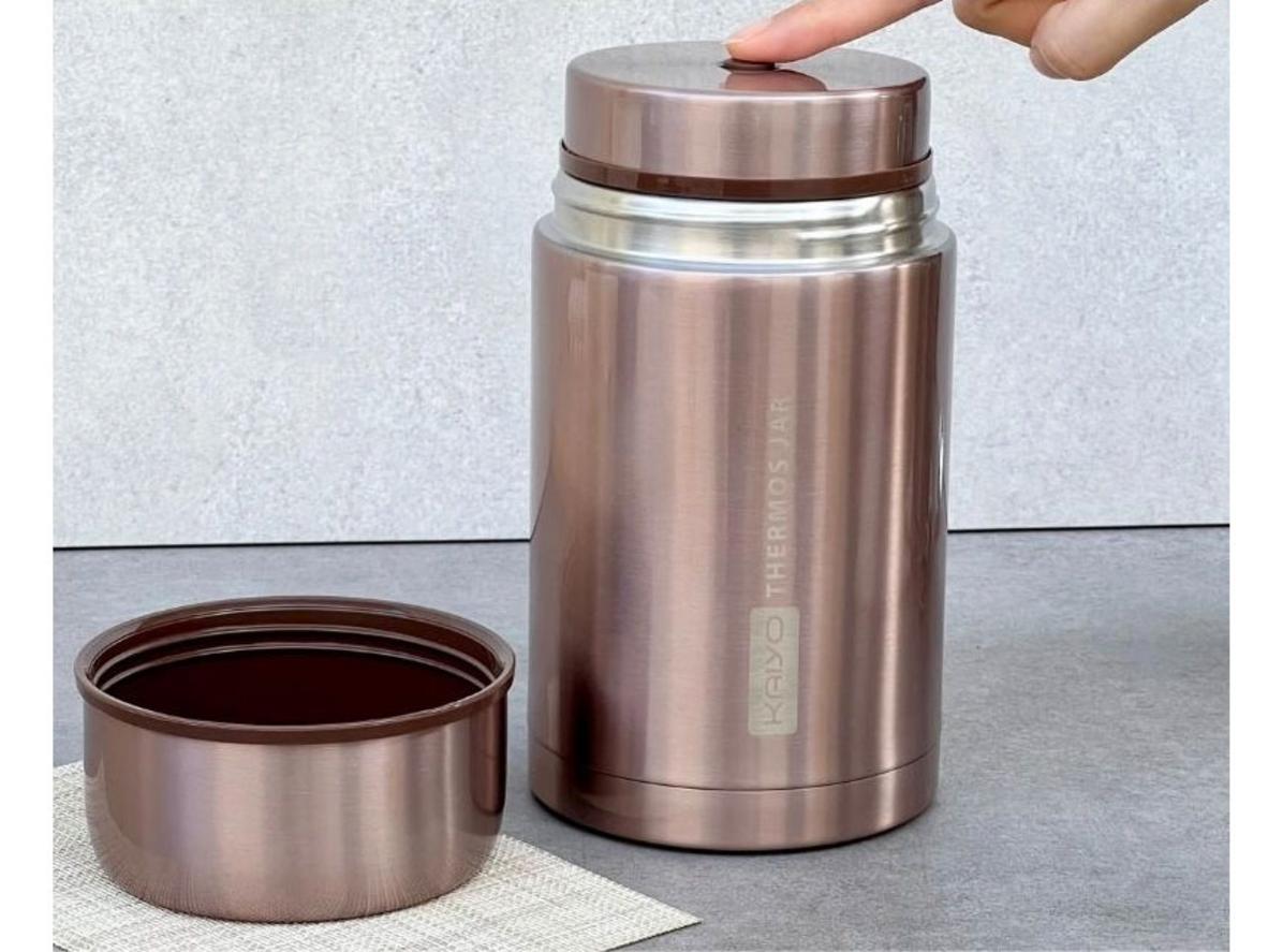 Bình ủ cháo Kaiyo 1.000ml nổi bật với dung tích lớn và túi vải cách nhiệt đi kèm.