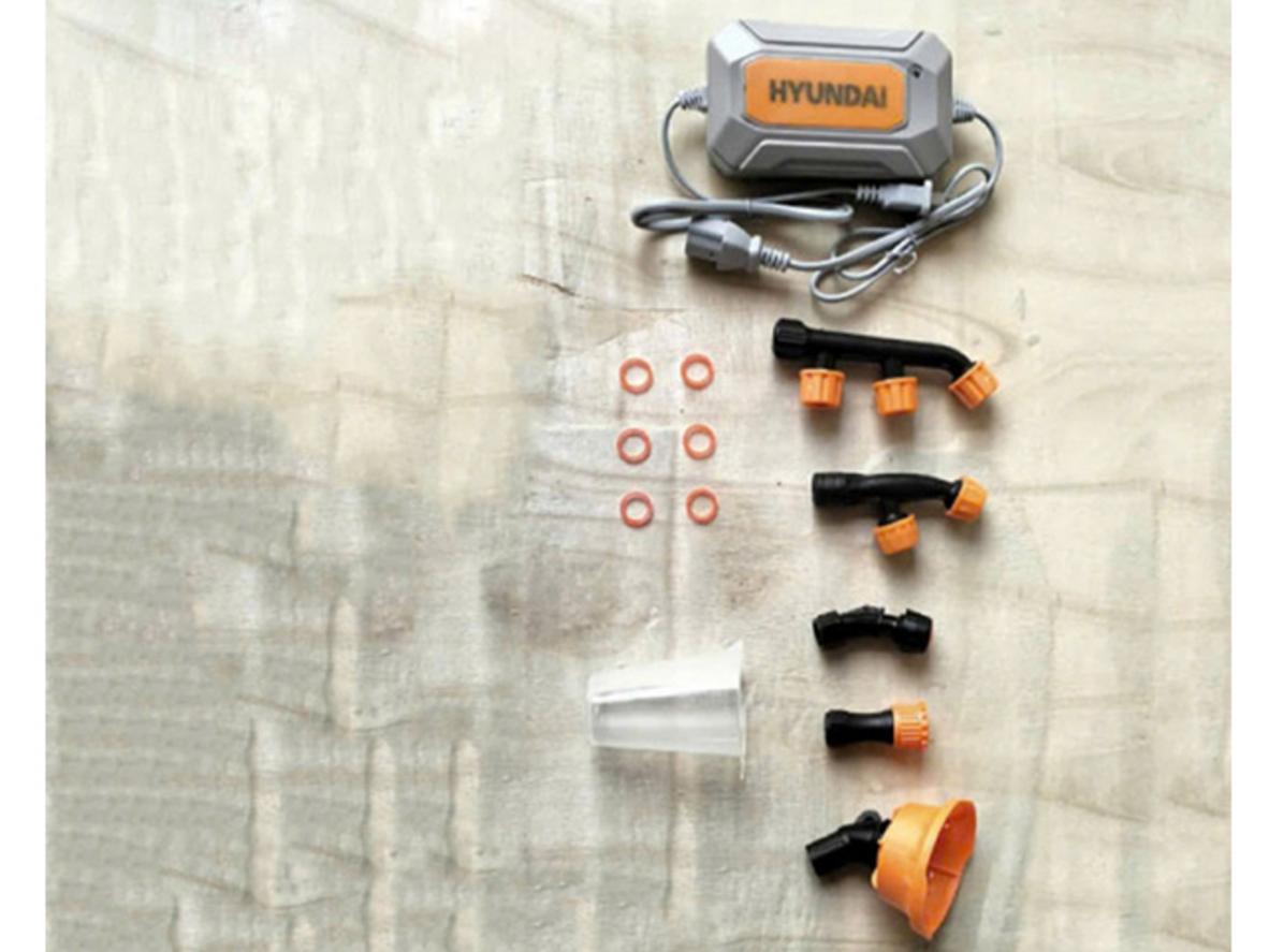 HD-22LI kết hợp bơm đôi, áp lực 120 PSI và đảo thuốc tự động để phun khỏe, đều.