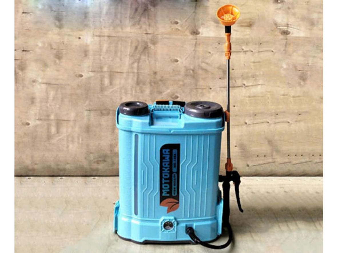 Motokawa MK-20EX nổi bật với dung tích 20 lít và chức năng đảo thuốc tự động.