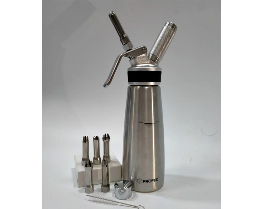 Promix CW 1000 dung tích lớn, phù hợp cho quán cà phê, tiệm bánh và nhà hàng.