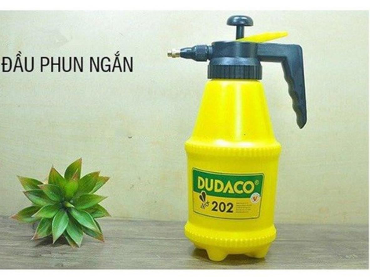 Cấu tạo bền chắc của Dudaco B202 2 lít giúp giữ áp tốt và phun ổn định.