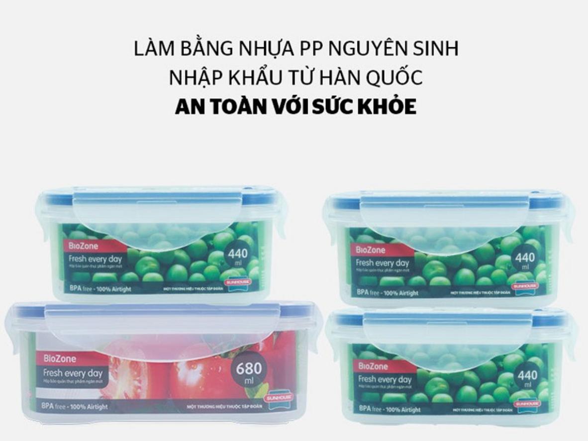 Khóa 4 cạnh và gioăng silicone giúp hộp BioZone kín mùi tốt hơn.
