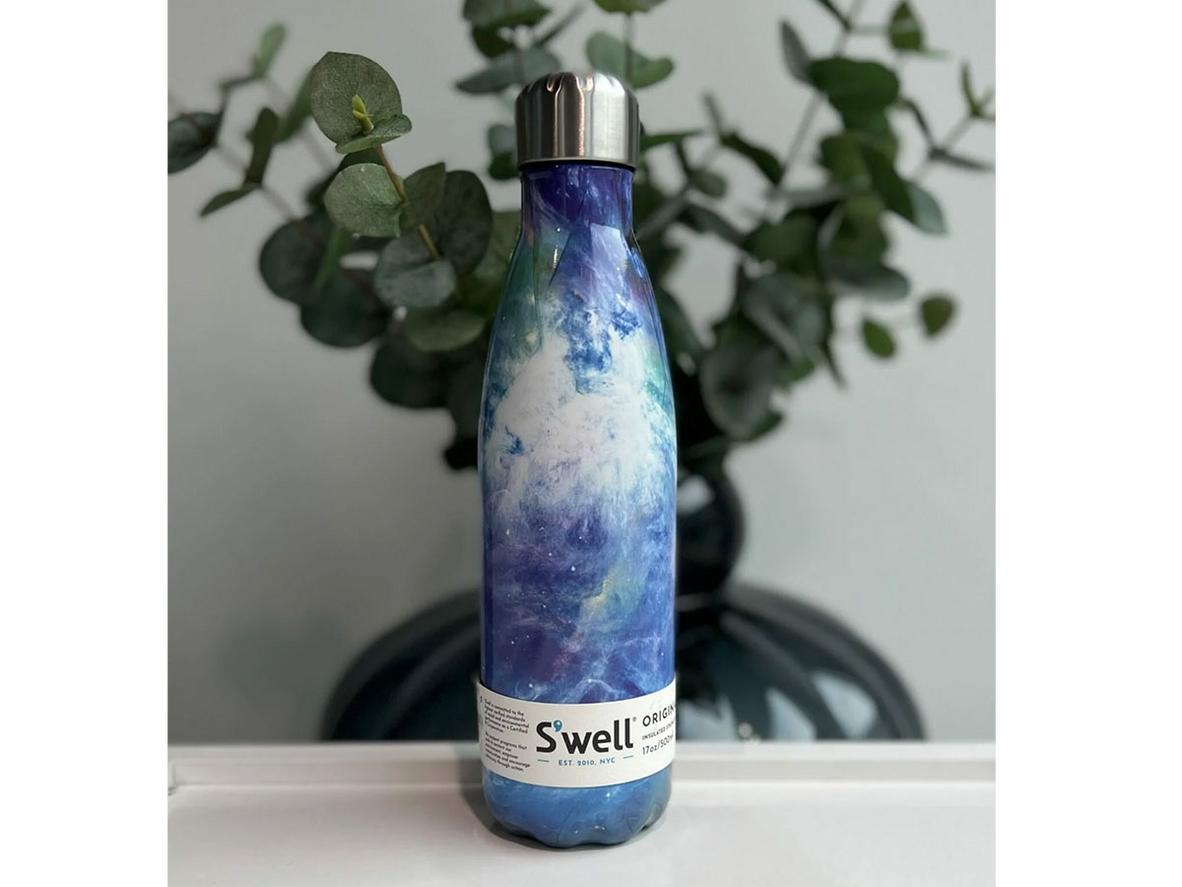 Màu Blue Nebula nổi bật, tinh tế và tiện mang theo.