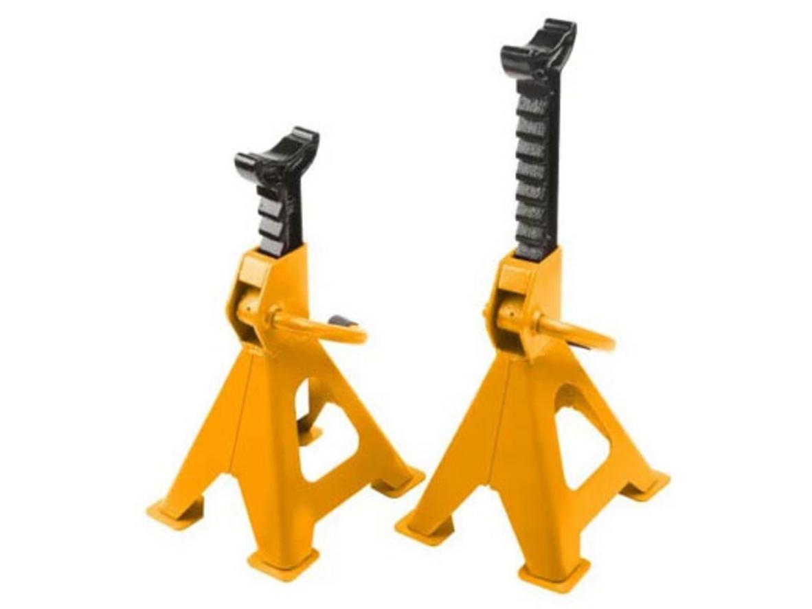 Bộ 2 con đội đứng 3 tấn Tolsen 65483 với tải trọng 3 tấn và cơ chế tự khóa an toàn.
