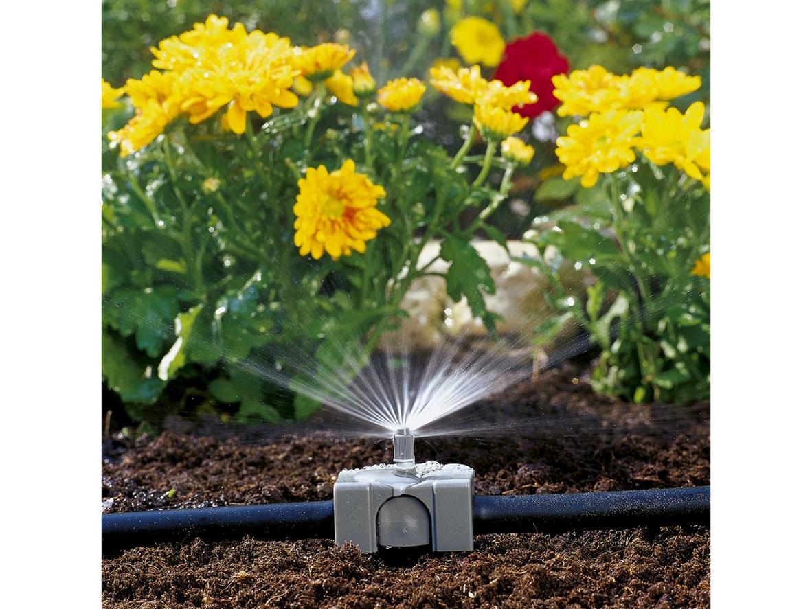 Đầu tưới 180° của Gardena phù hợp để tưới đúng vùng, gọn và đều.