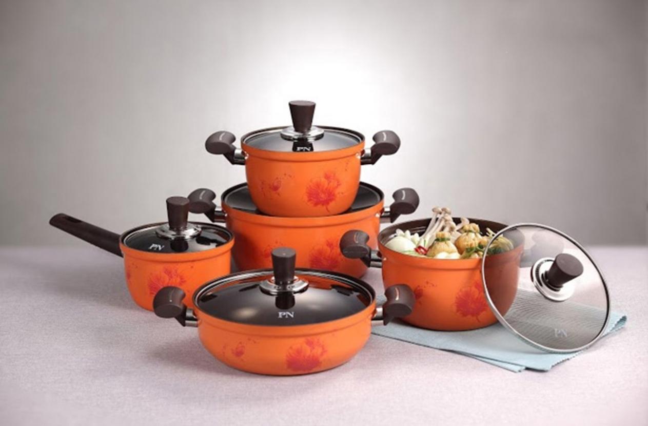 Bộ 5 nồi Ceramic PoongNyun FACPT (10 món - màu cam) với thiết kế sang trọng và đồng bộ.