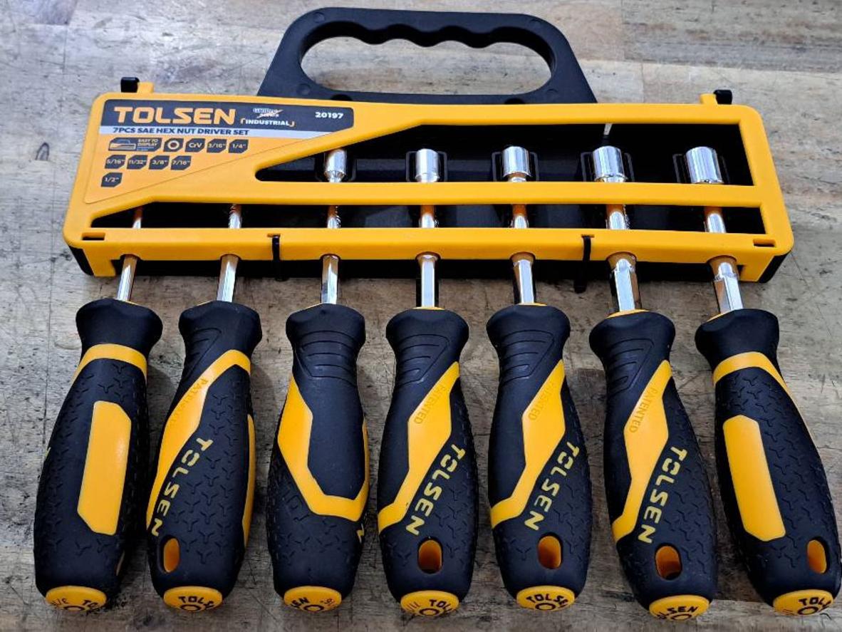 Tolsen 20197 được thiết kế để cầm chắc tay và làm việc bền bỉ.