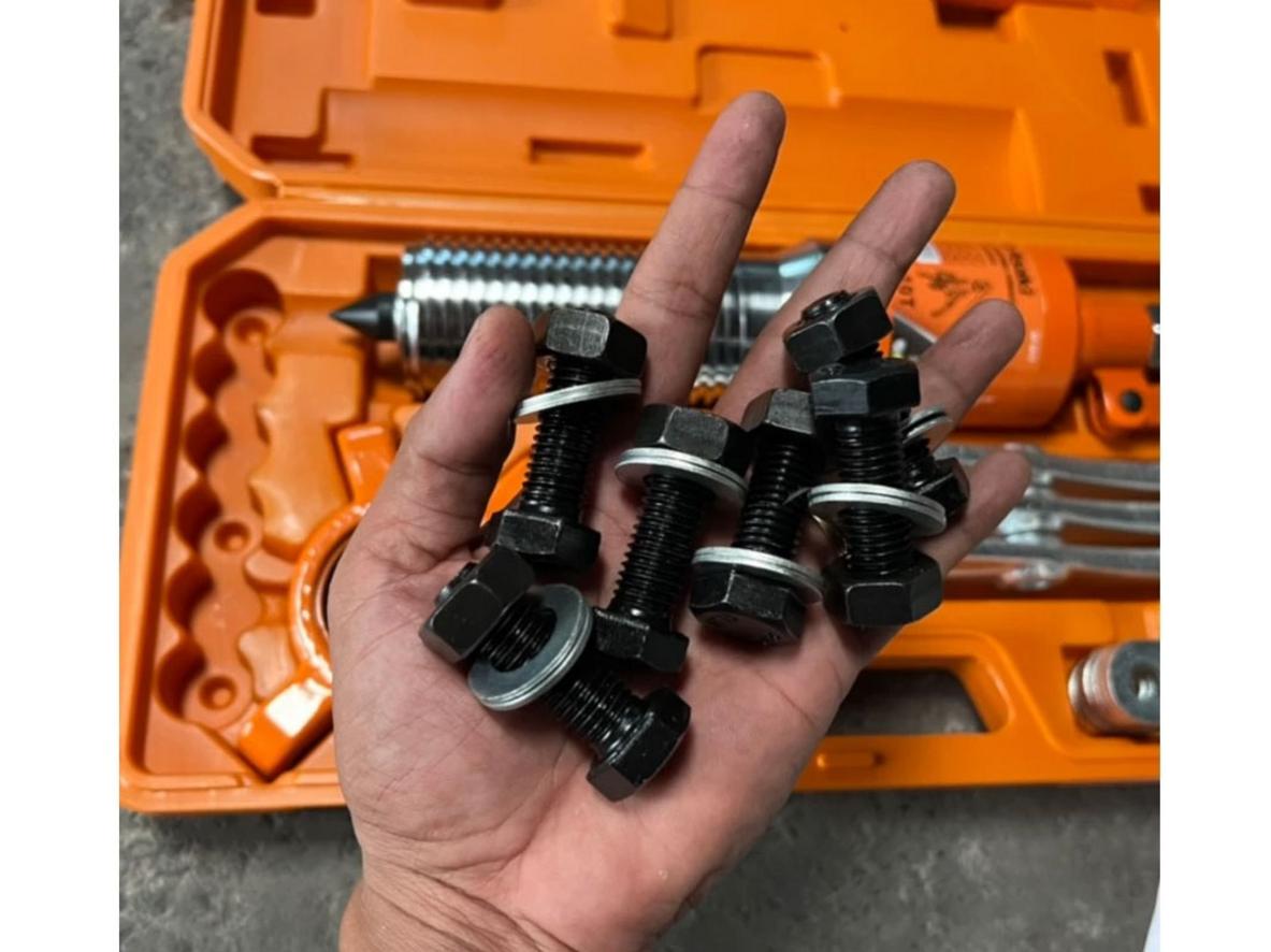Phạm vi thao tác rộng giúp xử lý nhiều loại chi tiết ép chặt.