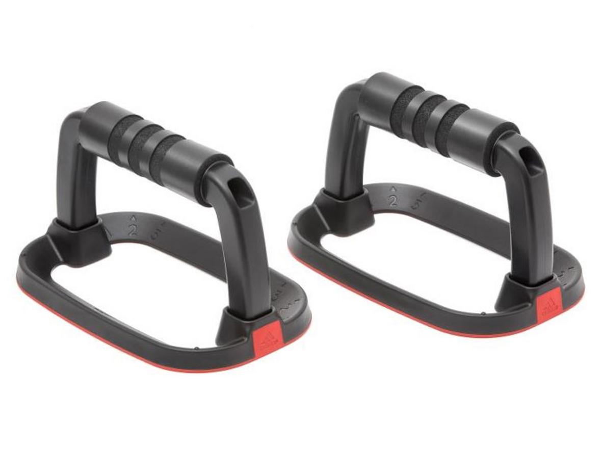 Bộ chống đẩy Adidas ADAC-12232 giúp tập sâu hơn và hỗ trợ cổ tay tốt hơn.