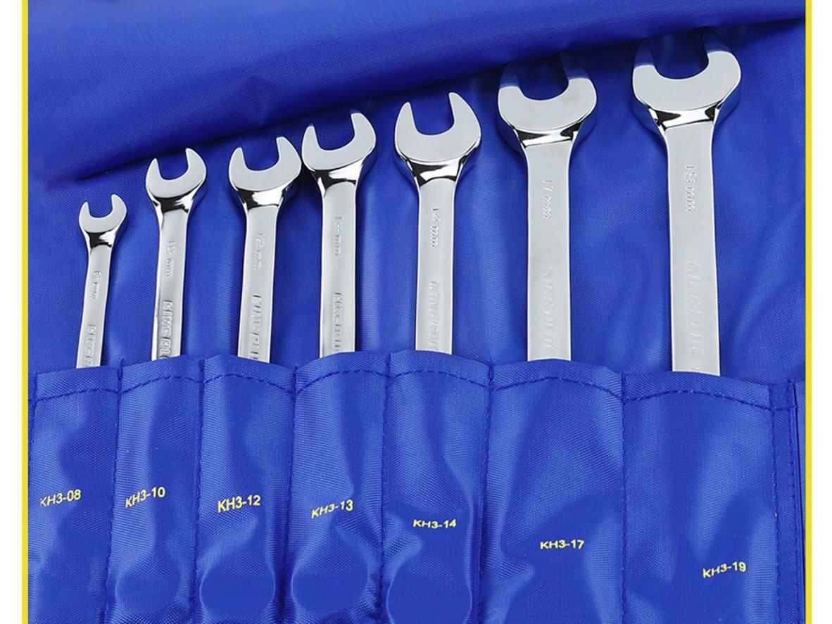 Thiết kế đầu tự động và đầu nghiêng 15° giúp thao tác nhanh trong không gian hẹp.