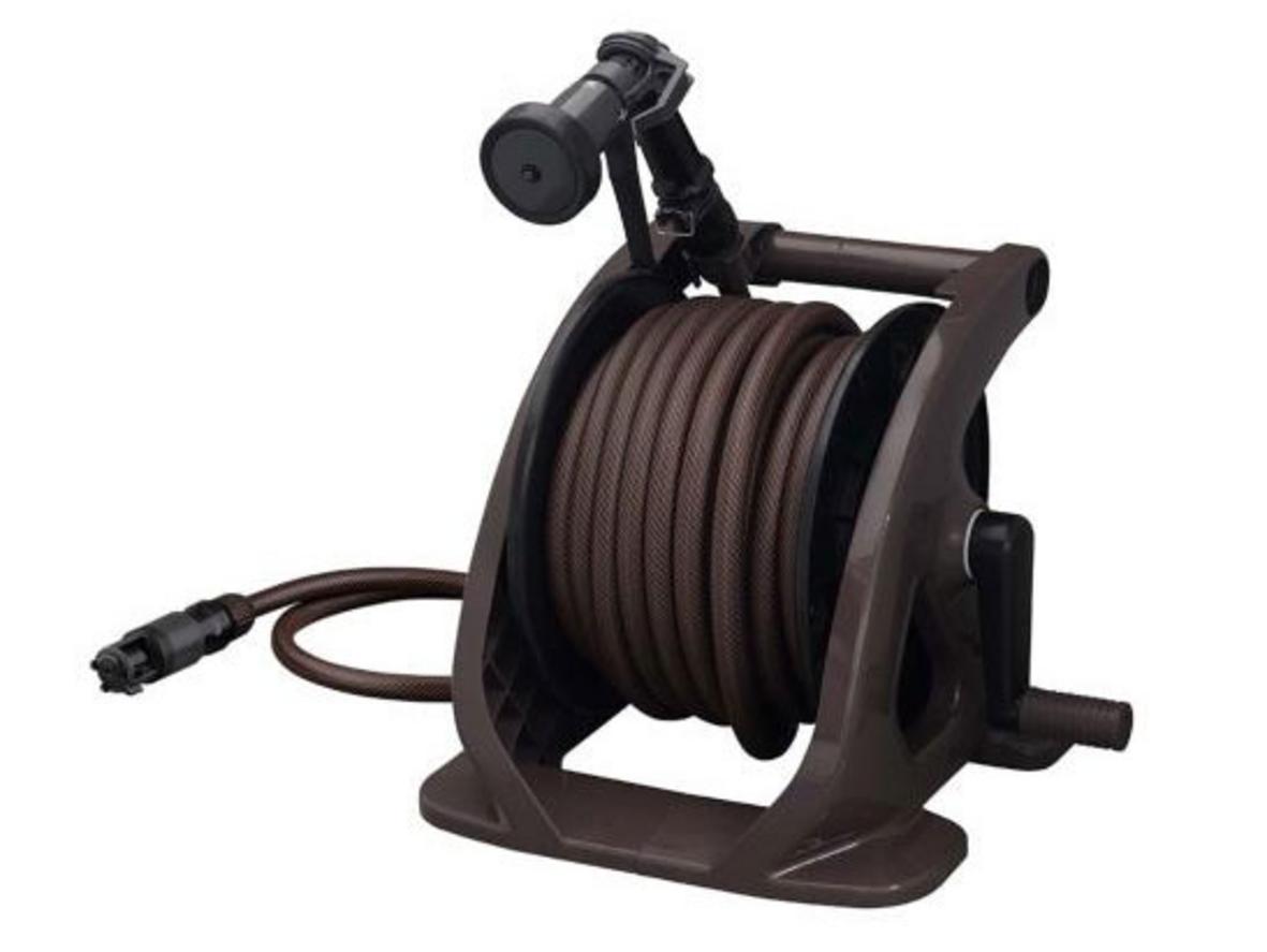 Takagi R330TBR 30m: gọn gàng, bền bỉ, phù hợp tưới sân vườn hằng ngày.