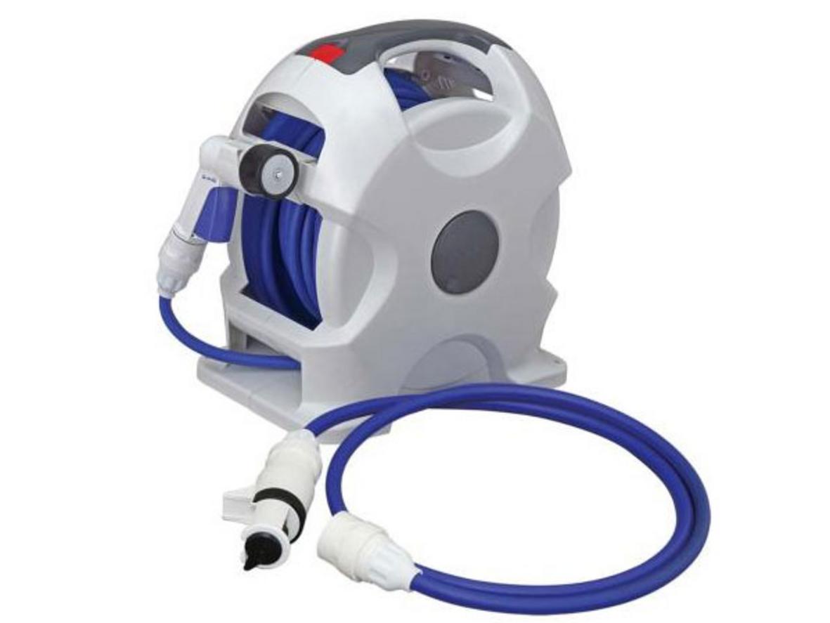 Takagi R715FJC2 gọn nhẹ, thu dây tự động, phù hợp tưới cây ban công và sân vườn nhỏ.