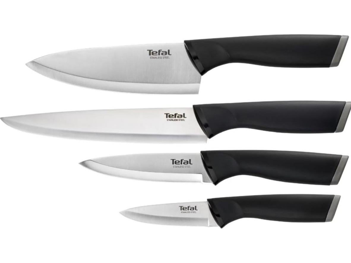 Bộ dao làm bếp 4 món Tefal Comfort K221S475 gồm 4 kích thước dao tiện dụng cho nhu cầu sơ chế hằng ngày.