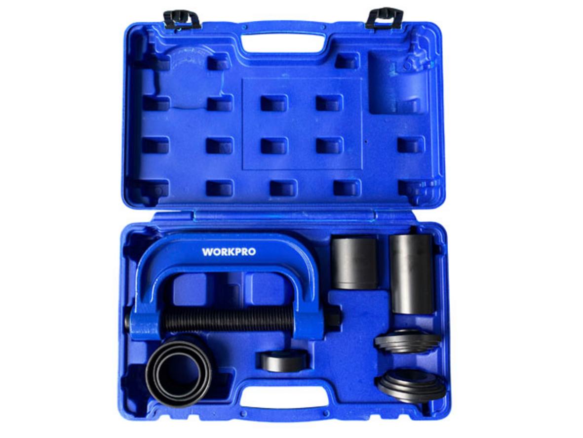 Bộ dụng cụ ép khớp chịu lực Workpro WP204010 gồm 10 chi tiết cho thao tác tháo lắp khớp bi trên ô tô.