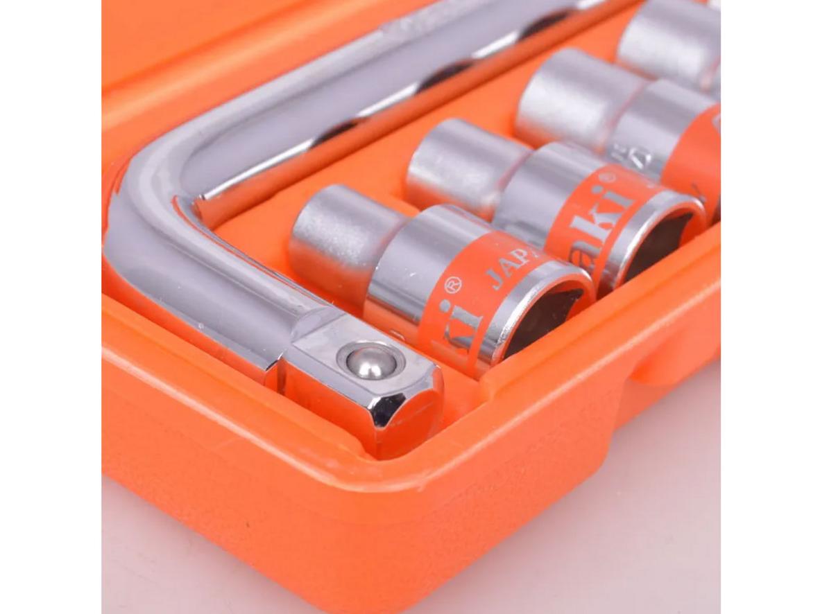 Thép CR-V và mạ crom bóng giúp bộ khẩu bền hơn, dễ vệ sinh hơn.