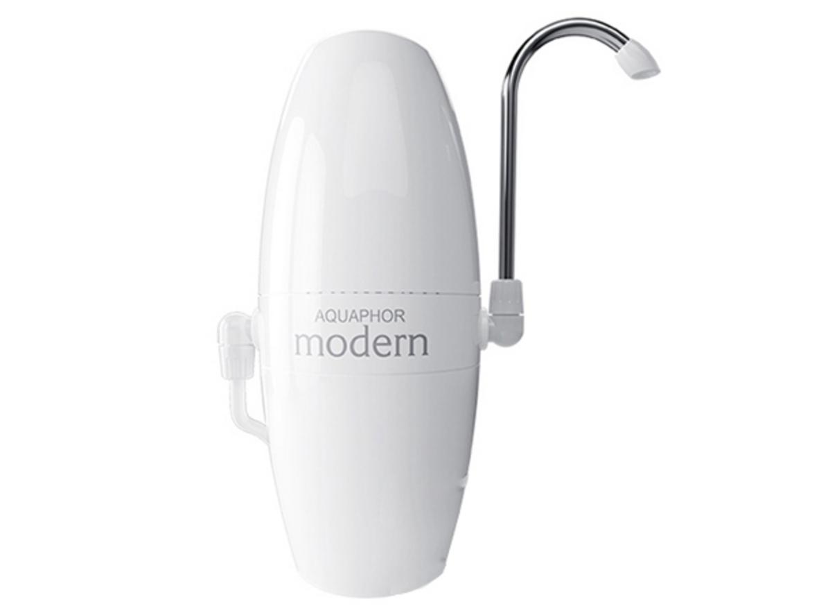 Bộ lọc nước đầu vòi Aquaphor Modern nhỏ gọn, phù hợp bếp gia đình và căn hộ nhỏ.