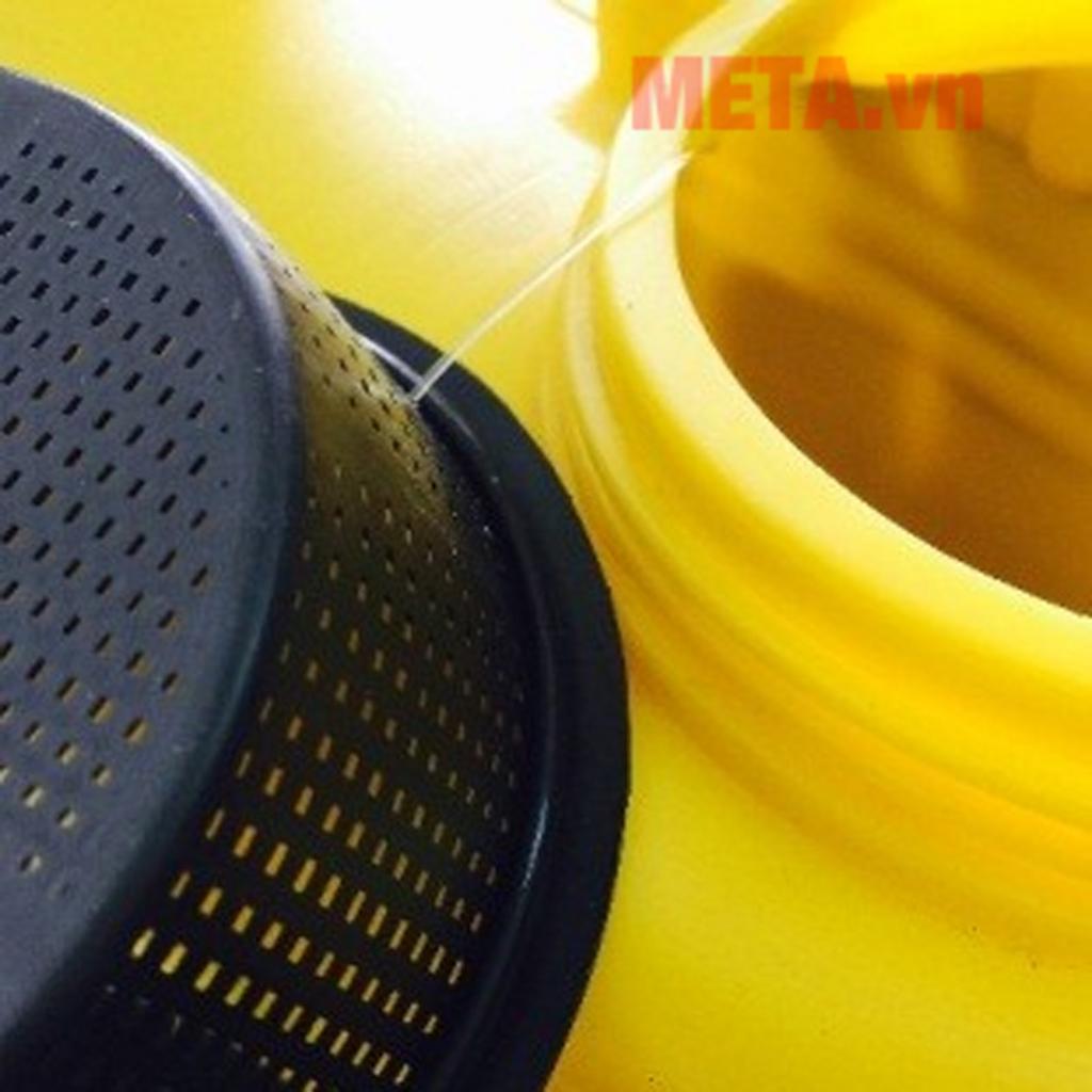 Bơm tay 1 trục giúp tạo áp lực phun ổn định.