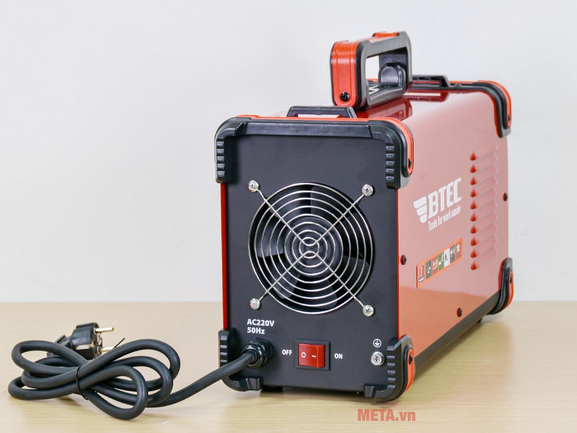 Hỗ trợ que 2.5mm - 5.0mm giúp máy linh hoạt nhiều nhu cầu hàn.