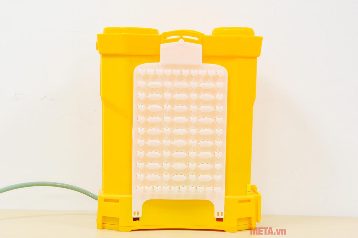 Cần phun kéo dài giúp thao tác dễ hơn ở nhiều vị trí.