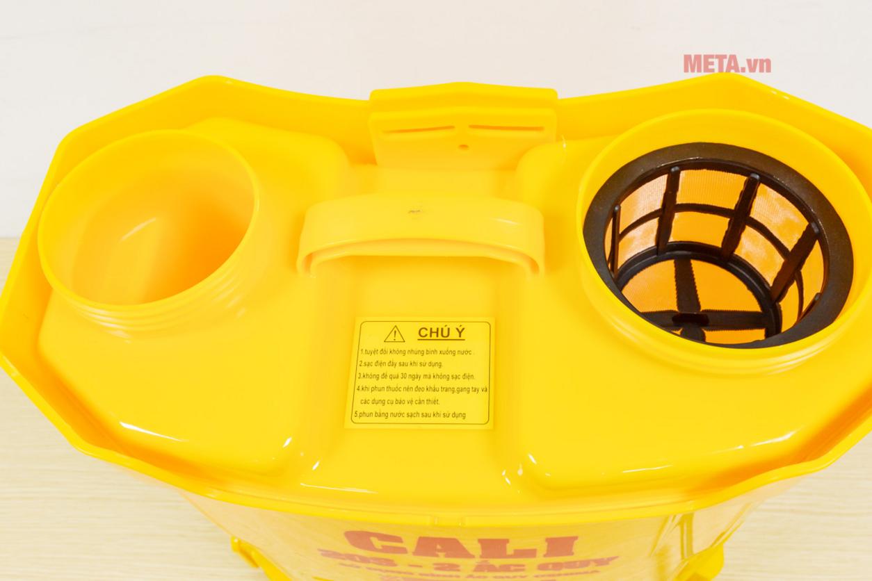 Dung tích 20 lít đáp ứng tốt nhu cầu phun xịt phổ thông.