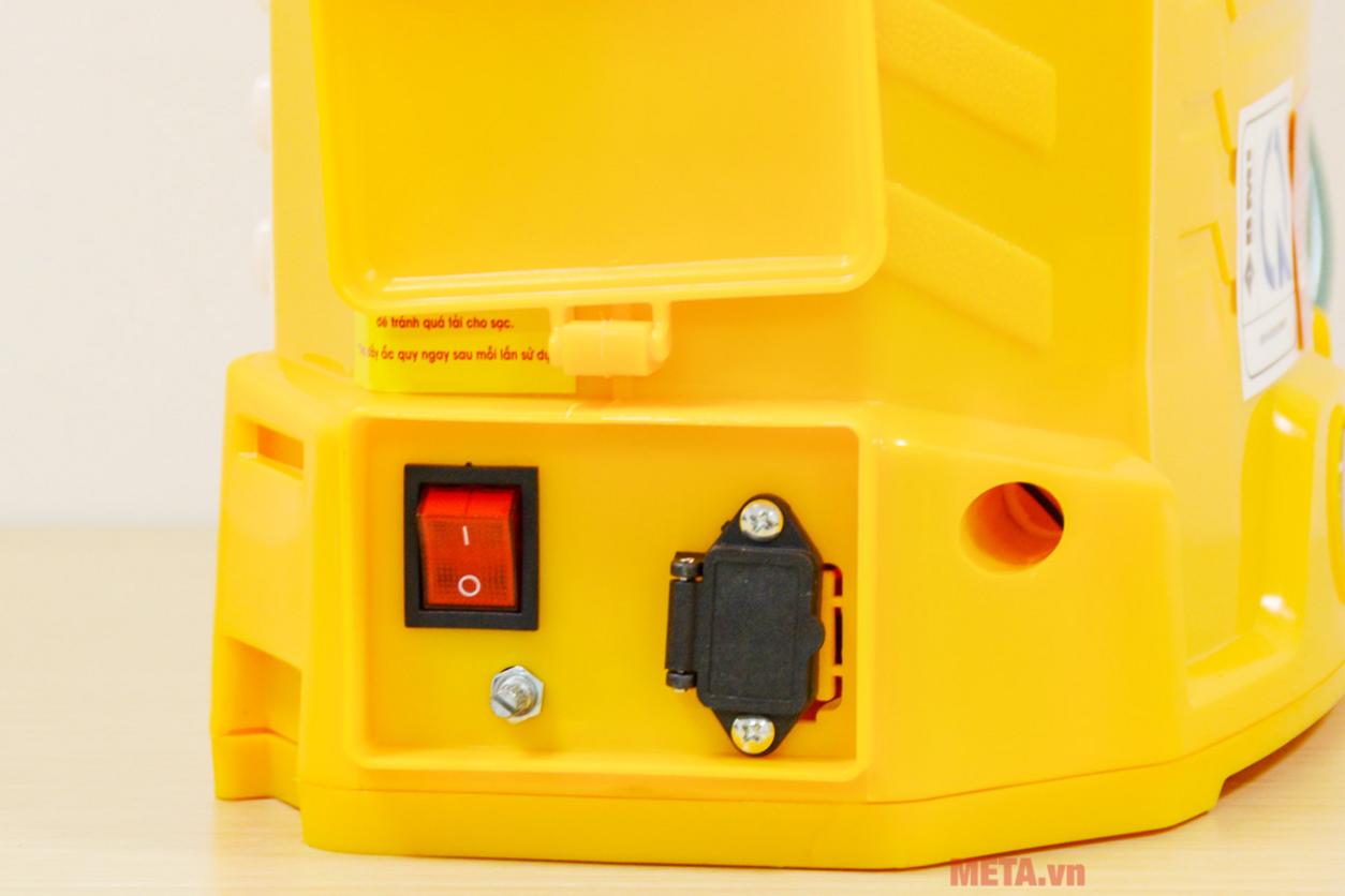 Bộ phụ kiện đầy đủ giúp sử dụng thuận tiện ngay từ đầu.