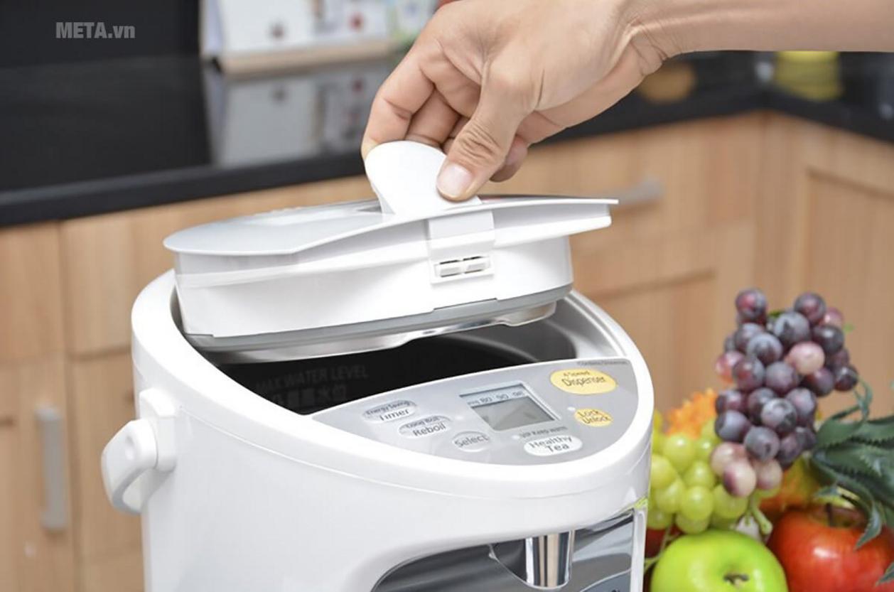 Ruột bình Carbon Binchotan và phủ bột kim cương hỗ trợ giảm bám cặn, dễ vệ sinh hơn.