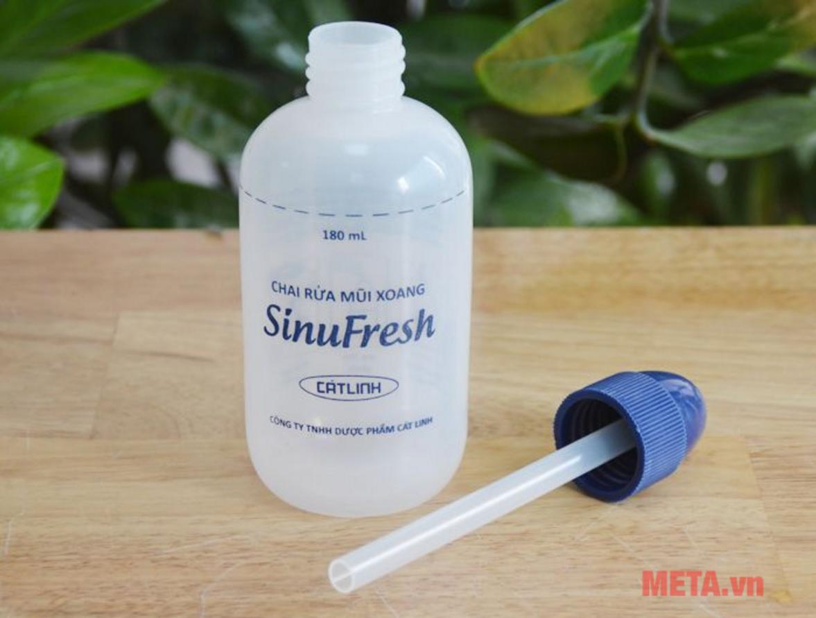Chai 180ml giúp thao tác rửa mũi gọn và dễ kiểm soát lượng dung dịch.