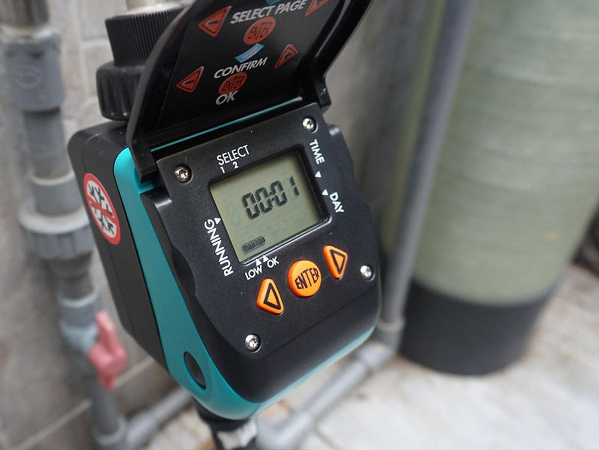 Thiết kế LCD lớn và 3 nút bấm giúp lập trình timer rất nhanh.