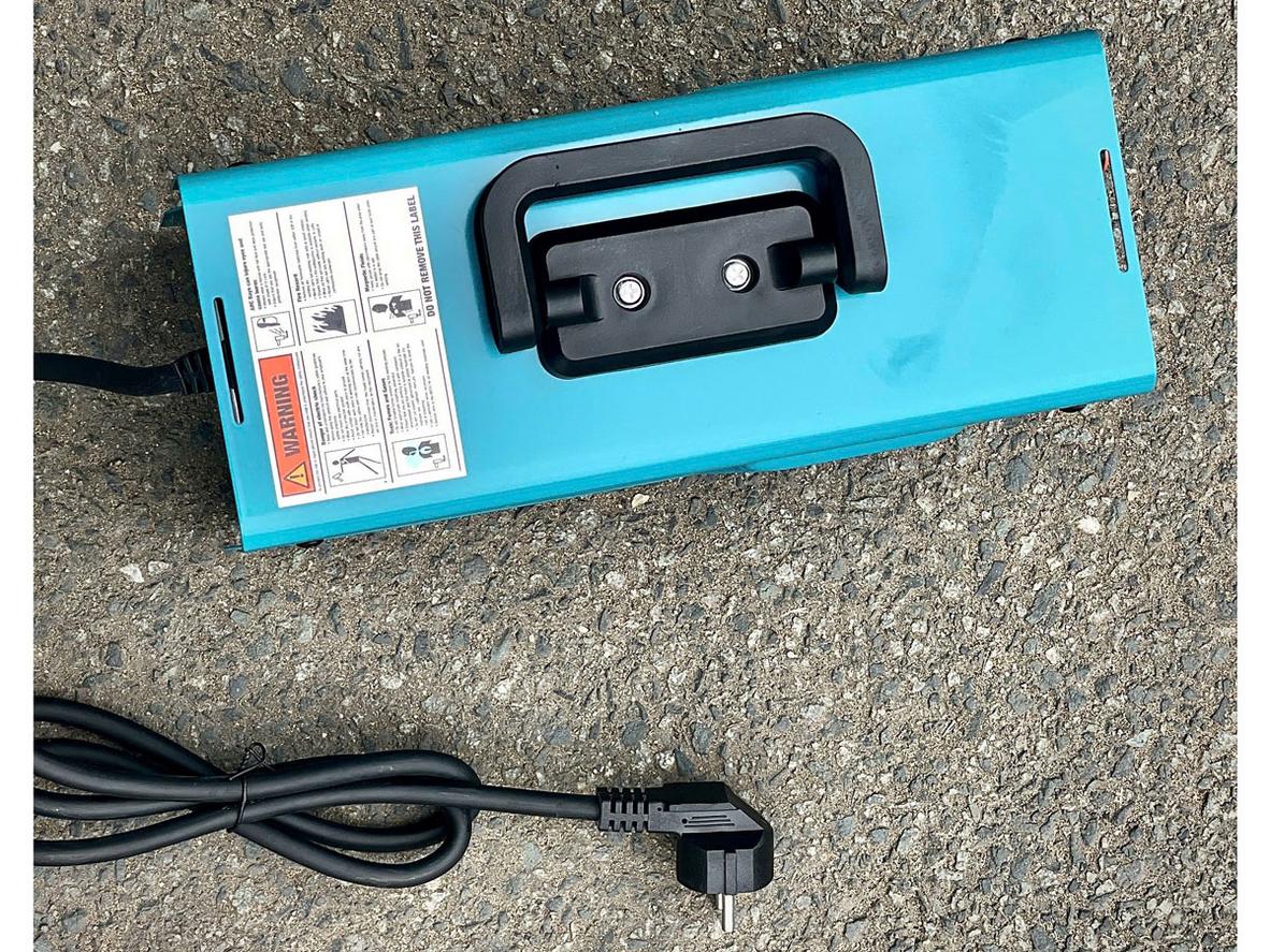 Công nghệ IGBT giúp hồ quang ổn định, mối hàn dễ kiểm soát hơn.