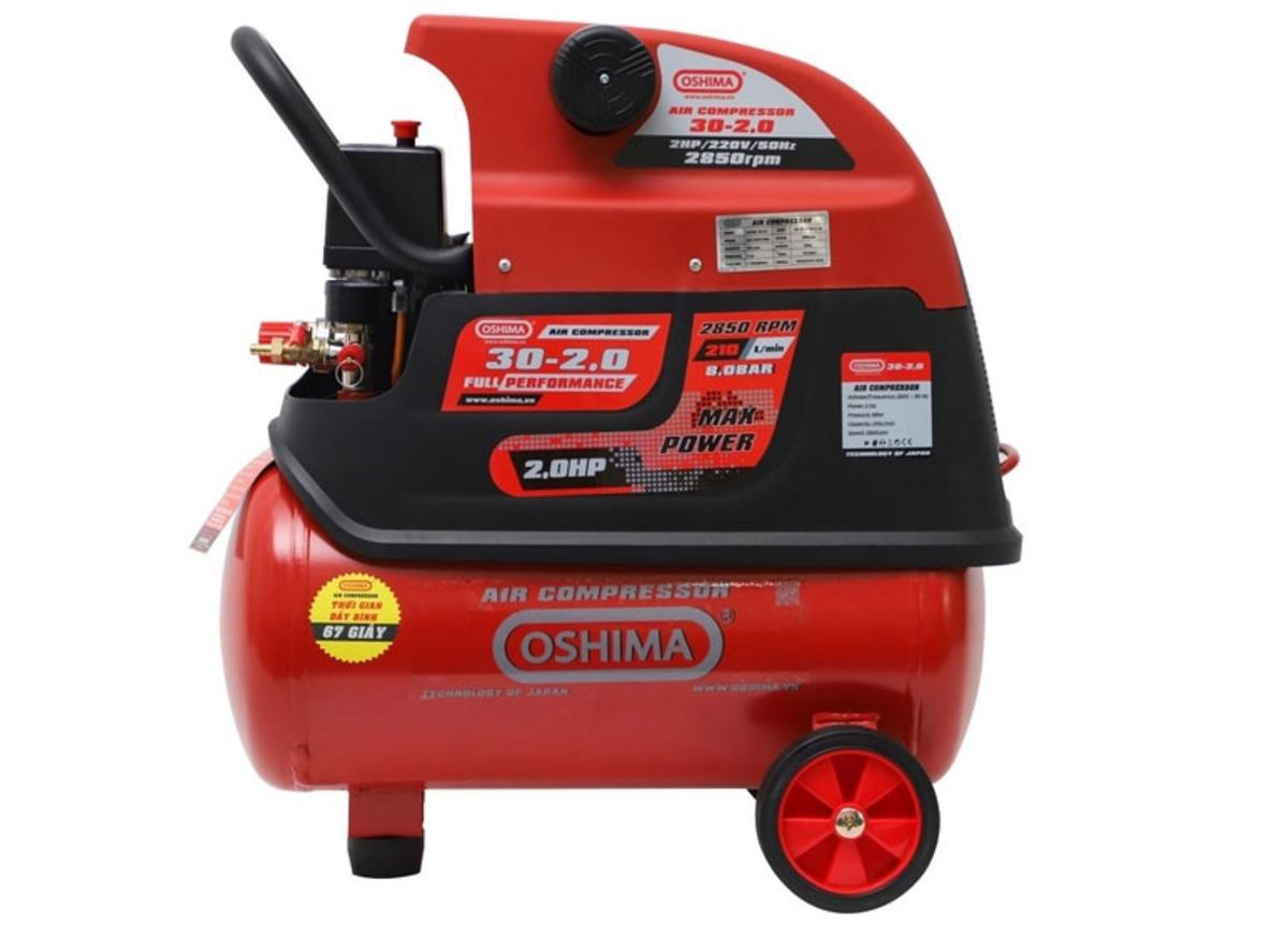 Bánh xe di chuyển giúp máy linh hoạt trong không gian làm việc.