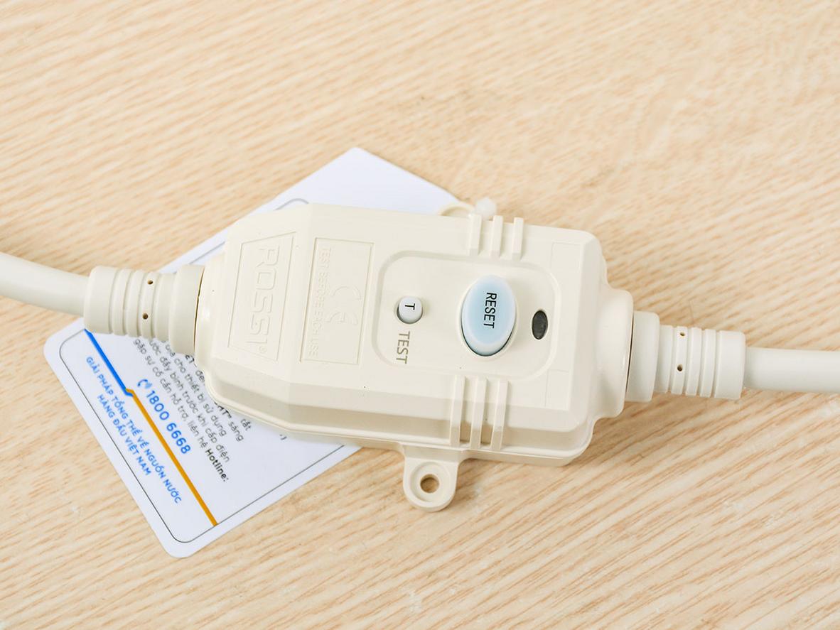 Công suất 2.500W giúp làm nóng nước nhanh.